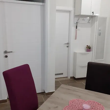 Lana, Jezero Lejlighed *